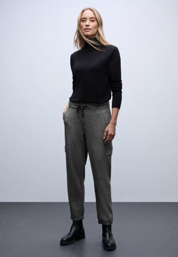 Брюки с накладными карманами