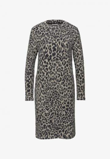 Вязаное платье