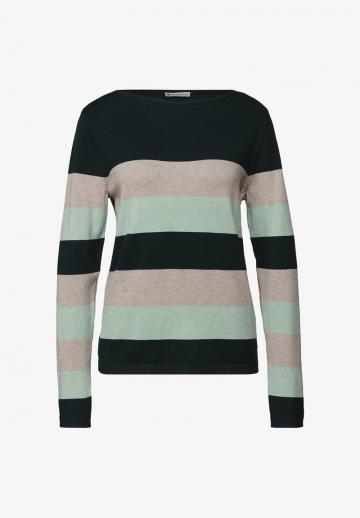 Пуловер в полоску