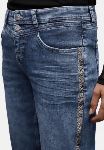 Короткие джинсы