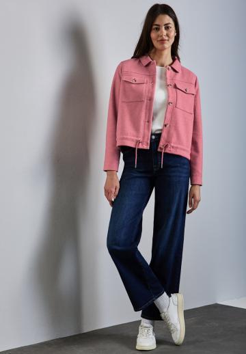 Куртка с накладнымит карманами