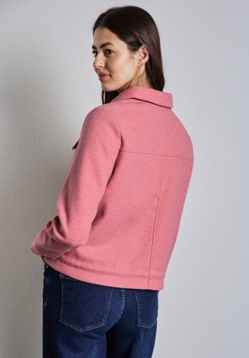 Куртка с накладнымит карманами