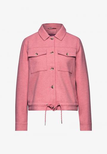 Куртка с накладнымит карманами