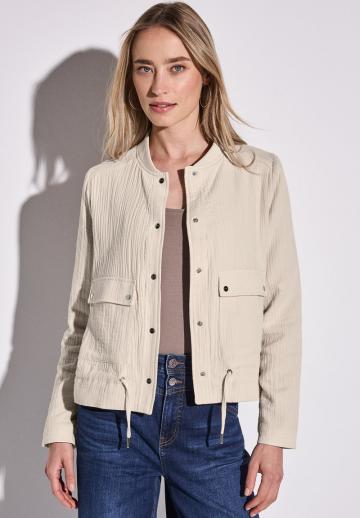 Куртка с накладнымит карманами