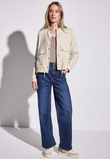 Куртка с накладнымит карманами