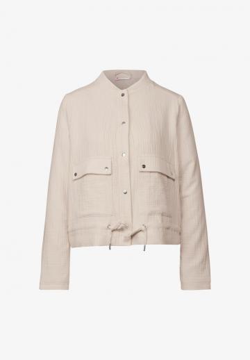 Куртка с накладнымит карманами