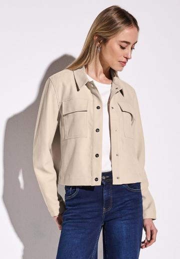 Куртка с накладнымит карманами