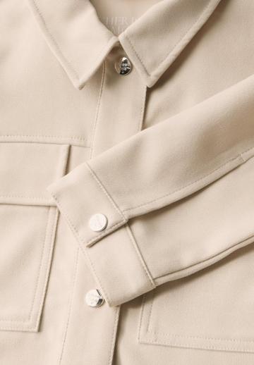 Куртка с накладнымит карманами