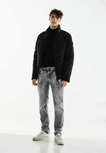 Узкие джинсы