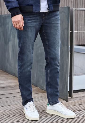 Узкие джинсы