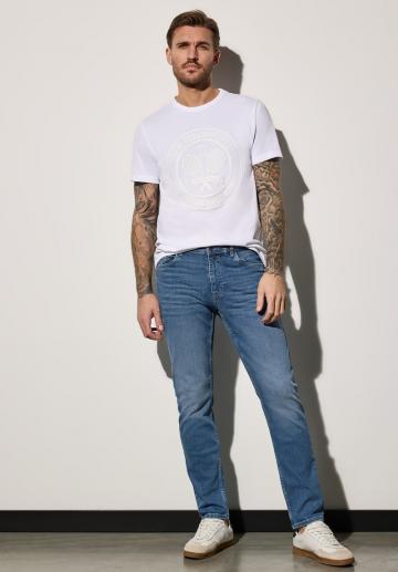 Узкие джинсы