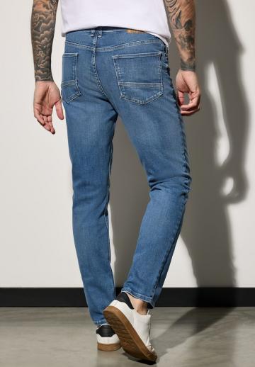 Узкие джинсы