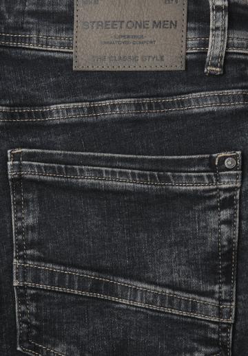 Узкие джинсы