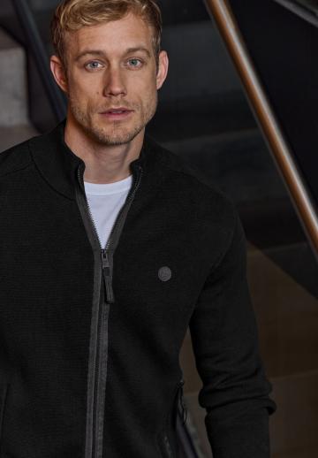 Вязаная кофта