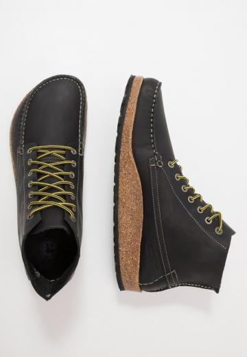 Ботинки на шнуровке