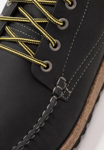 Ботинки на шнуровке