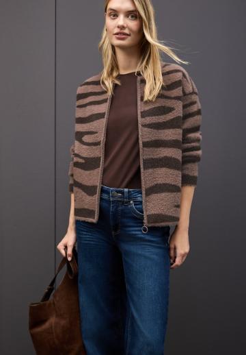 Жаккардовая вязаная кофта