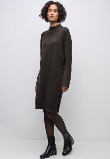 Вязаное платье