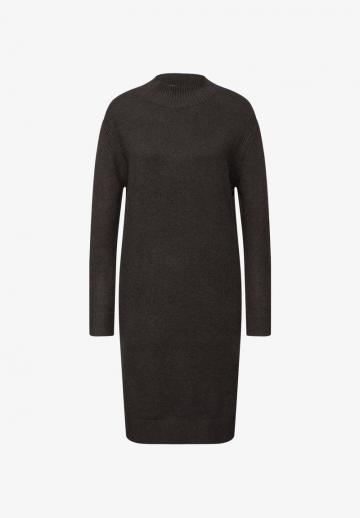 Вязаное платье