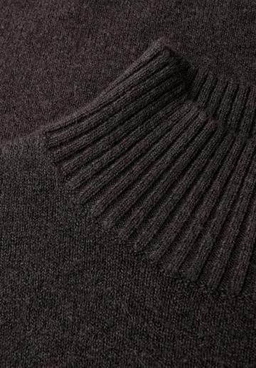 Вязаное платье