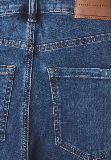 Клешеные джинсы