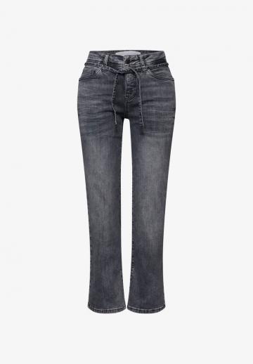 Прямые джинсы