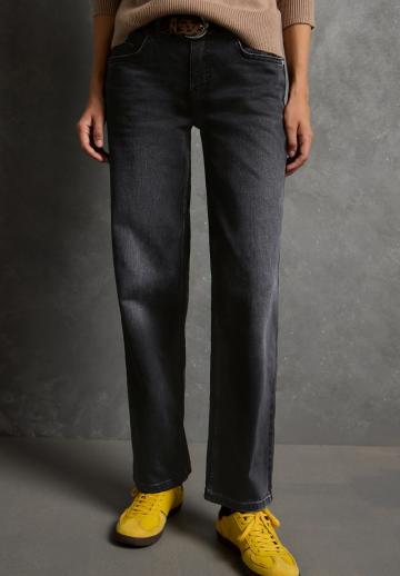 Прямые джинсы