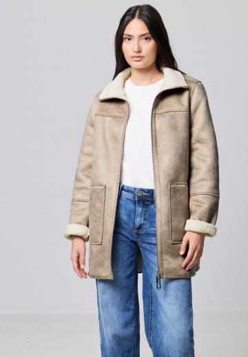 Пальто из искусственной кожи