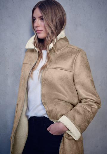 Пальто из искусственной кожи