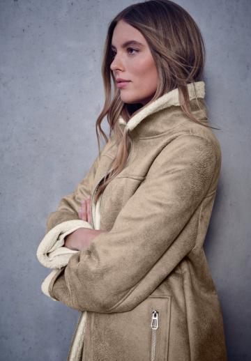 Пальто из искусственной кожи