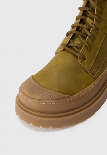 Ботинки на шнуровке