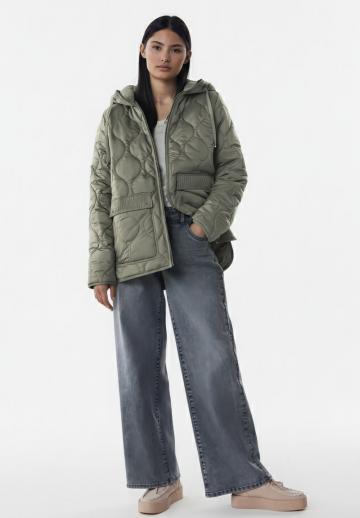 Куртка с накладнымит карманами