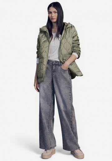 Куртка с накладнымит карманами