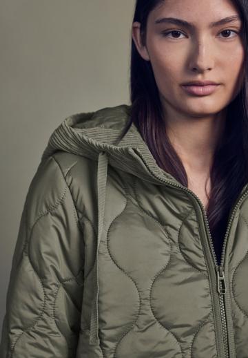 Куртка с накладнымит карманами