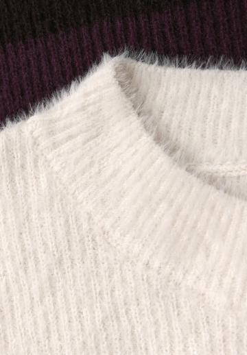 Пуловер в полоску