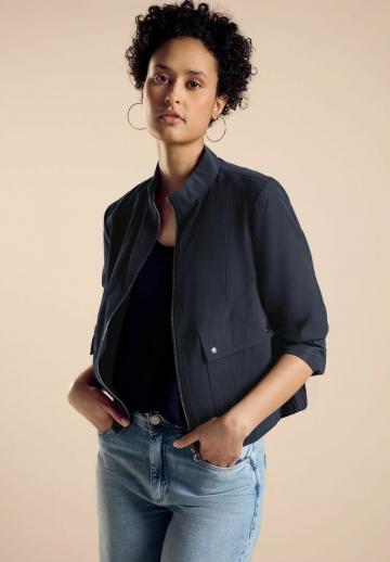 Куртка с накладнымит карманами