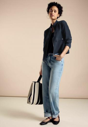 Куртка с накладнымит карманами