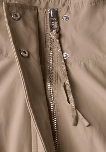 Куртка с накладнымит карманами