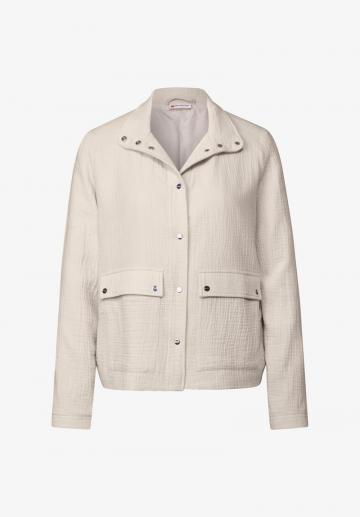 Куртка с накладнымит карманами