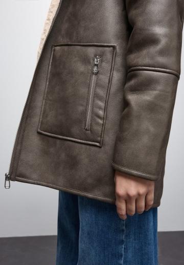 Пальто из искусственной кожи