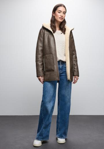 Пальто из искусственной кожи