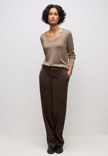 Пуловер с вырезом V