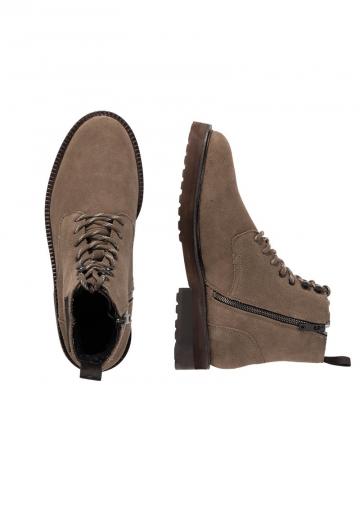 Ботинки на шнуровке