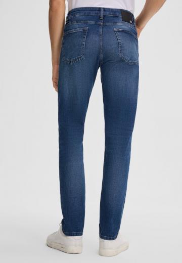 Узкие джинсы