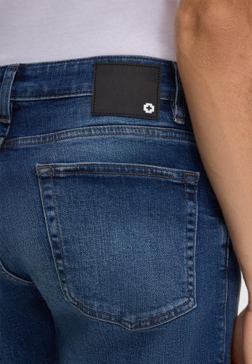 Узкие джинсы