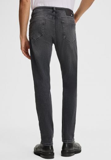 Узкие джинсы