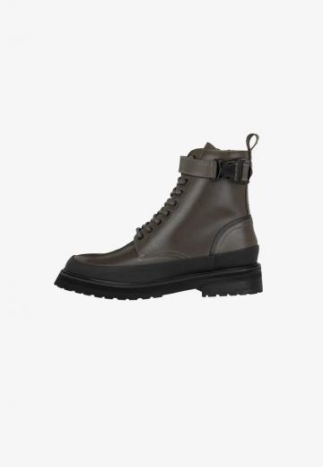 Ботинки на шнуровке