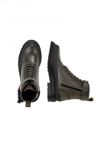 Ботинки на шнуровке