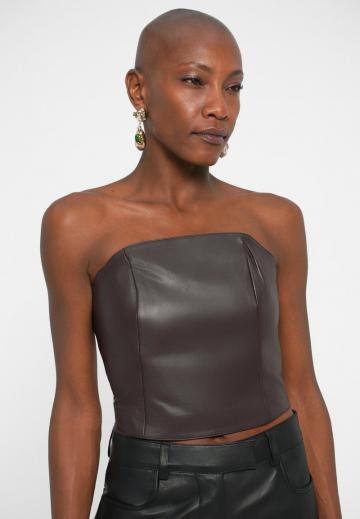 Топ без бретелек