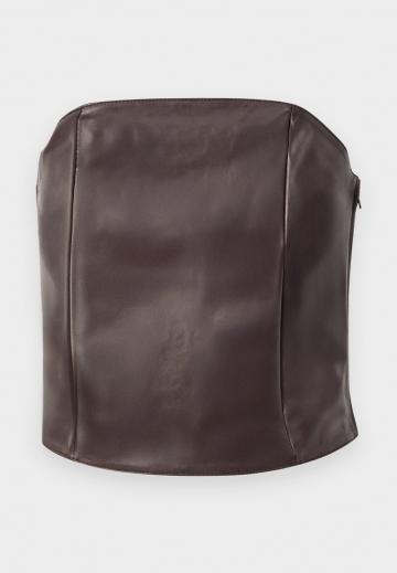 Топ без бретелек